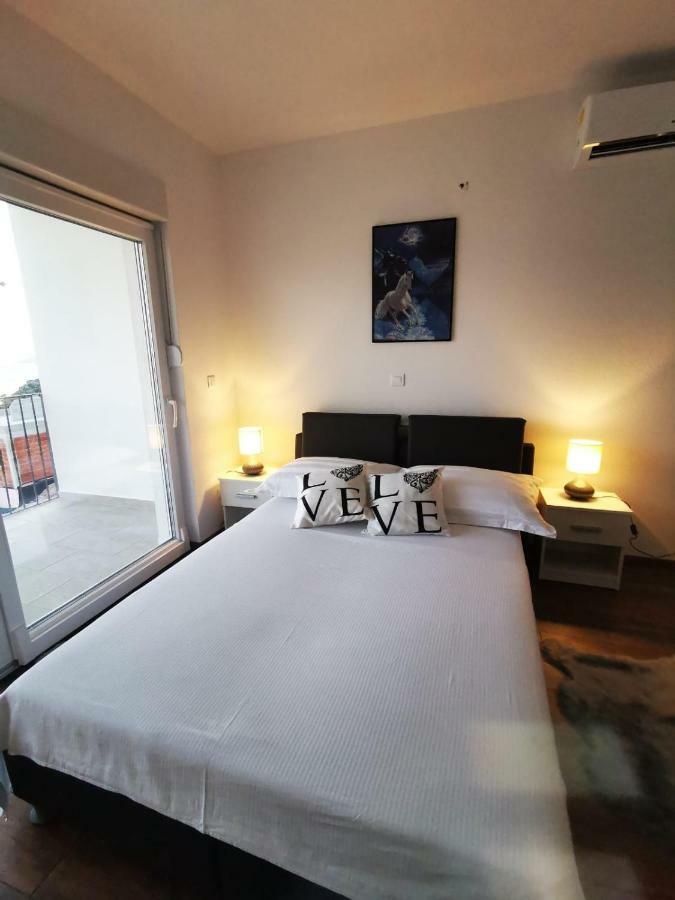 Charming Studio - Apartment Makarska Buitenkant foto